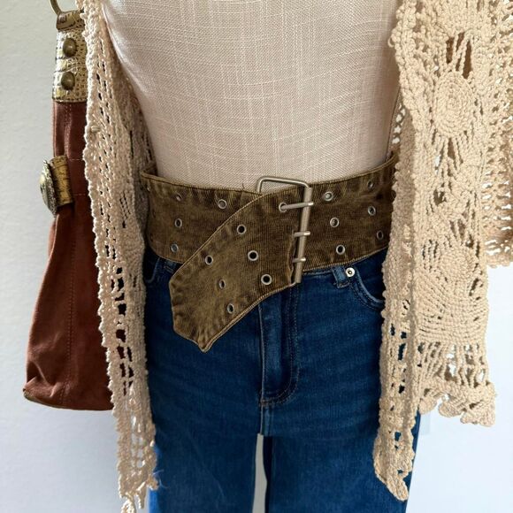 Khaki corduroy grommet belt - Picture 2 of 6